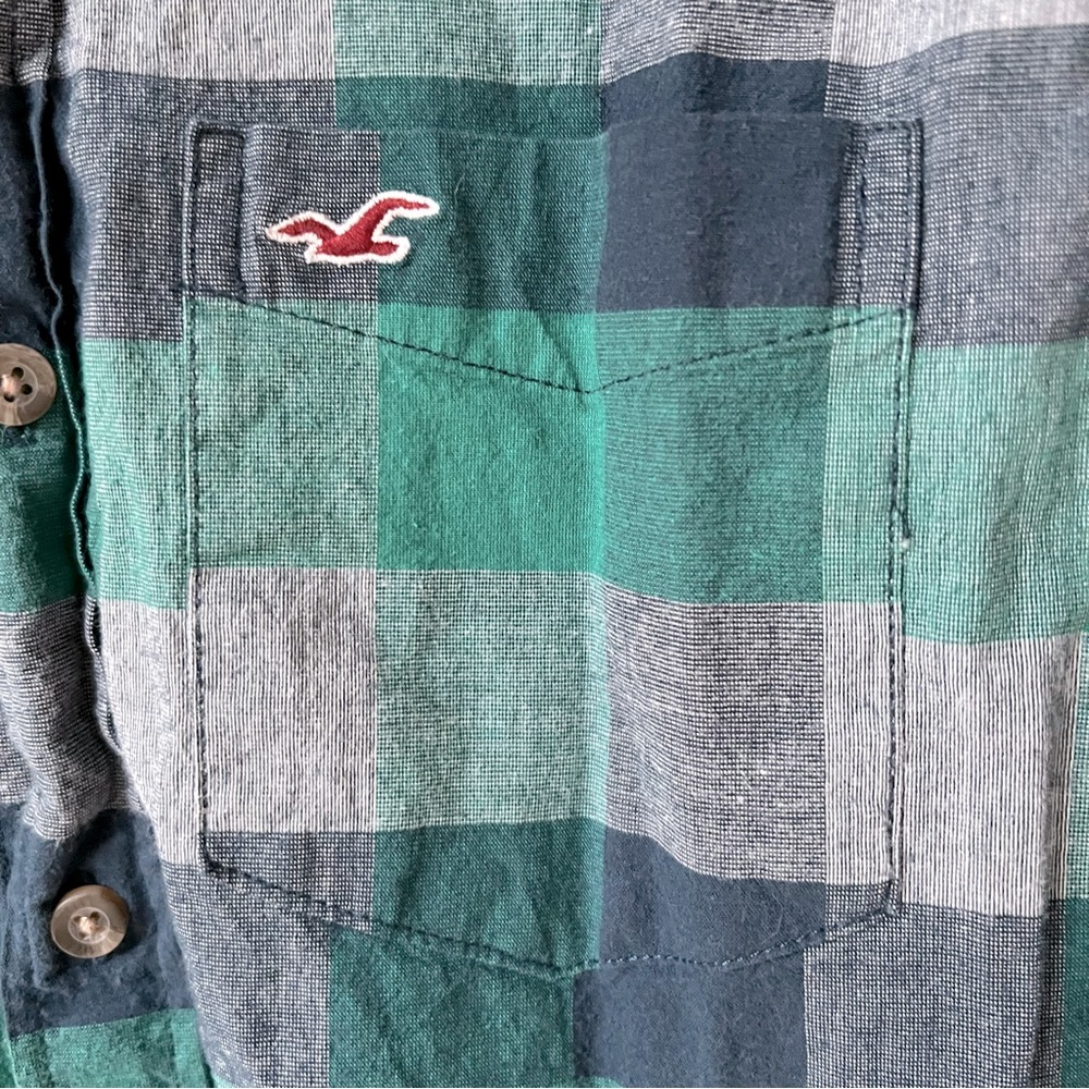 Hollister Plaid Poplin Long Sleeve Button Down Shirt - Picture 4 of 14